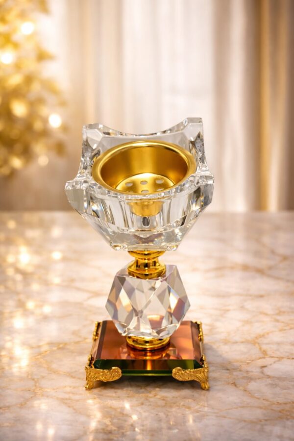 مبخرة فاخرة كريستال بقاعدة ذهبية – تصميم أنيق لتعطير المنزل